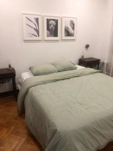 Postel nebo postele na pokoji v ubytování Grandma`s house in Lisbon