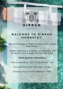 Una señal de bienvenida a Chien Homesay en una ventana en Gibran guest house en Kri