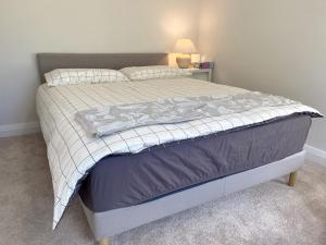 Ένα ή περισσότερα κρεβάτια σε δωμάτιο στο The South bay's home-Big RoomA
