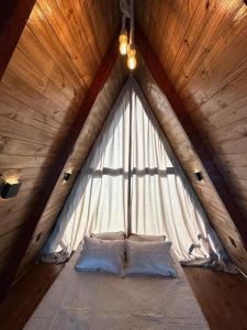 Cama ou camas em um quarto em Chalés Mirante da Serra PB