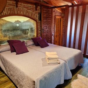 two beds with towels on them in a room at Complejo Oasis Beach sobre el Rio in Huerta