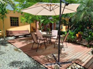 Taman di luar Pagalù Hostel