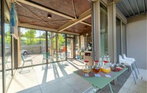 a patio with a table with glasses of juice on it at Stunning Apartment In Valeggio Sul Mincio With Wifi in Valeggio sul Mincio