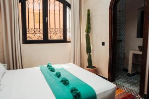 Postel nebo postele na pokoji v ubytování Auberge RIAD DLIM Tamraght