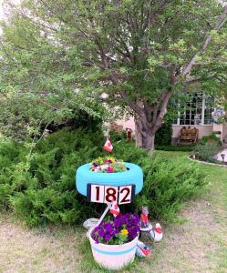 a garden with a sign and flowers in a yard at Brother Li Homestay in Calgary