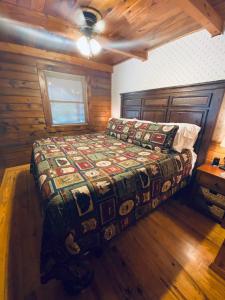 a bedroom with a large bed in a cabin at Cozy Cabin at Bear Mountain Log Cabins in Eureka Springs
