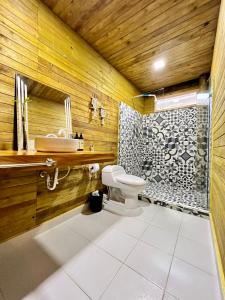 a bathroom with a toilet and a shower at Awa de Mar Playa in Tolú