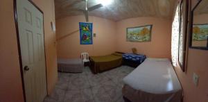 a room with a room with a bed and a window at Hostal Delmy in Suchitoto