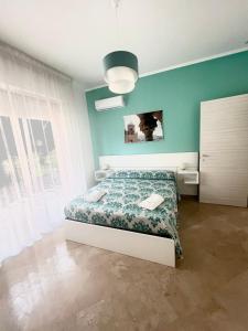 En eller flere senge i et værelse på casalucefalu