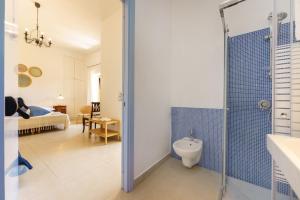 Postel nebo postele na pokoji v ubytování Villa Mazzella + 37 fotografií