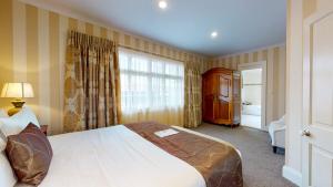 Voodi või voodid majutusasutuse Prince's Gate Hotel toas