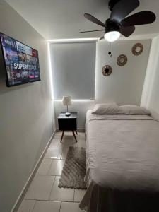 TV a/nebo společenská místnost v ubytování Modern Condo in Ecovivienda