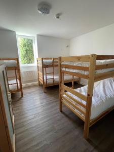 Posteľ alebo postele v izbe v ubytovaní Auberge de jeunesse HI Millau La Maladrerie