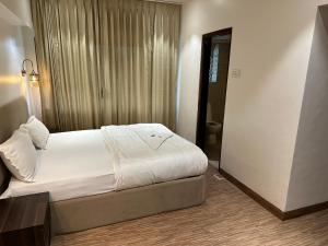 Postel nebo postele na pokoji v ubytování Hotel Imperial Executive