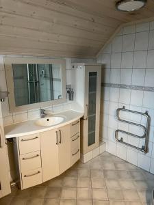 a bathroom with a sink and a mirror at Kirkegata 7 in Sarpsborg