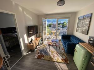 Appart T2 avec parking, loggia, vue Puy de Dôme的休息区