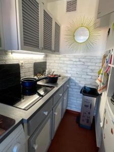Kjøkken eller kjøkkenkrok på Studio cabine à barcares