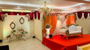Posezení v ubytování Kashish Residency and Banquet