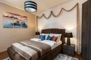 a bedroom with a large bed in a room at Bougainvillea--Apartment By The Sea in Ston