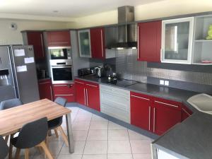 Fotografia z galérie ubytovania Maison 8 personnes 4 chambres parking privé pour 24h Mans v destinácii Coulaines