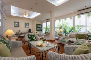 Posezení v ubytování Kantary Bay Hotel Phuket
