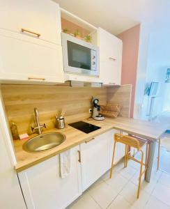 Η κουζίνα ή μικρή κουζίνα στο LAKAZ CREOLE - Caen Centre