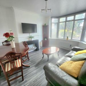 a living room with a couch and a table at The Comfy Resort, Free Private Parking & Wifi, 9 beds in Colchester