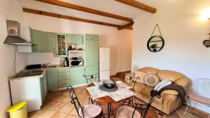 Η κουζίνα ή μικρή κουζίνα στο Apartments Andrea