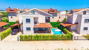 Bazén v ubytování Paradise Town Villa Cordelia nebo v jeho okolí
