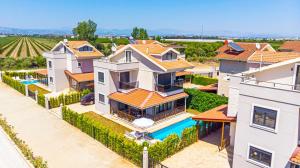 Bazén v ubytování Paradise Town Villa Cordelia nebo v jeho okolí