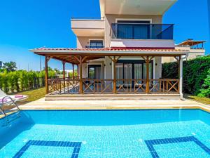 Bazén v ubytování Paradise Town Villa Cordelia nebo v jeho okolí
