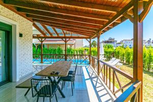 Bazén v ubytování Paradise Town Villa Cordelia nebo v jeho okolí