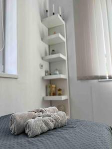 a blanket laying on a bed in a bedroom at Mira Home in Veliko Tŭrnovo