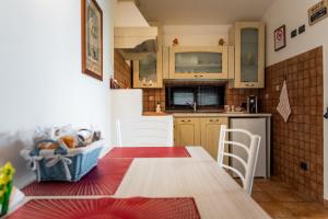 a kitchen with a table and chairs in a room at L'Antico Vigneto in Marino