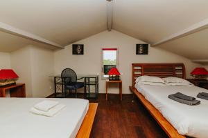 a room with two beds and a desk with a chair at Villa Clara, Résidence face à l'océan et au golf de Chiberta in Anglet