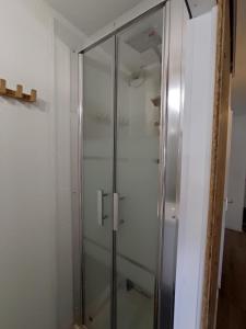a shower with glass doors in a bathroom at Appartement Terrasse Sud Dernier étage + Parking in Le Havre