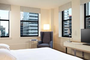 Katil atau katil-katil dalam bilik di Hyatt Centric The Loop Chicago