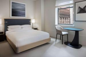 Katil atau katil-katil dalam bilik di Hyatt Centric The Loop Chicago
