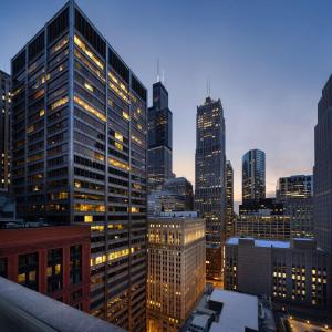 Pemandangan umum bagi Chicago atau pemandangan bandar yang diambil dari hotel