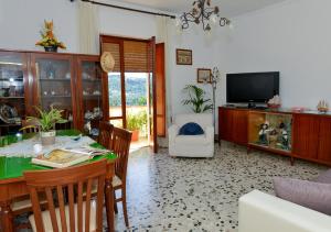 TV a/nebo společenská místnost v ubytování La casa dei Nonni