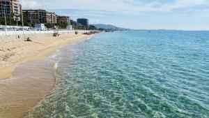 - Vistas a la playa y al océano en Cosy 3pièces à 5min de la plage en Cannes
