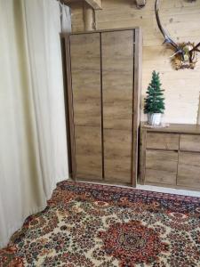 a room with a wardrobe and a rug at Cottage Lisovychok in Vorokhta