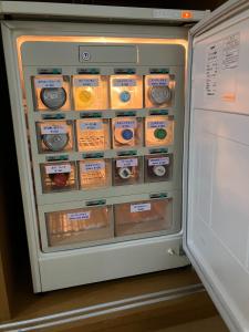 einen Kühlschrank, der mit Lebensmitteln gefüllt ist in der Unterkunft Hotel La Rouge - Vacation STAY 89068v in Fukushima