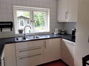 Dapur atau dapur kecil di Spacious holiday home near with sauna