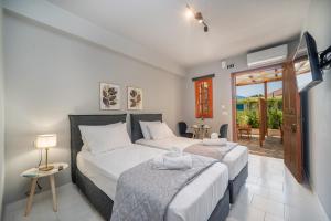 Posteľ alebo postele v izbe v ubytovaní Mary's Studios & Apartment