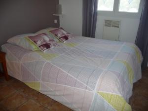 ポルト・ヴェッキオにあるCarestellaのベッド(毛布、枕付)