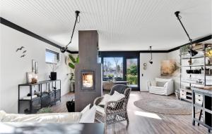 een woonkamer met witte meubels en een open haard bij Nice Home In Gilleleje With Wifi in Gilleleje