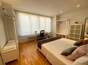 Posteľ alebo postele v izbe v ubytovaní Casa centro Sabadell a 20Km de Barcelona ideal Familias y Grupo Amigos