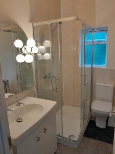 Fotografie z fotogalerie ubytování Large room near Singleton Hospital ensuite R6 v destinaci Swansea + 3 fotografie