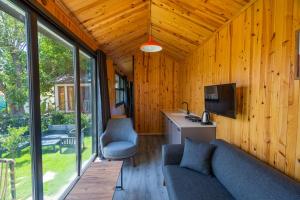 a living room with a couch and a television in a house at İNCİ BOUTİQUE APART in Bodrum City